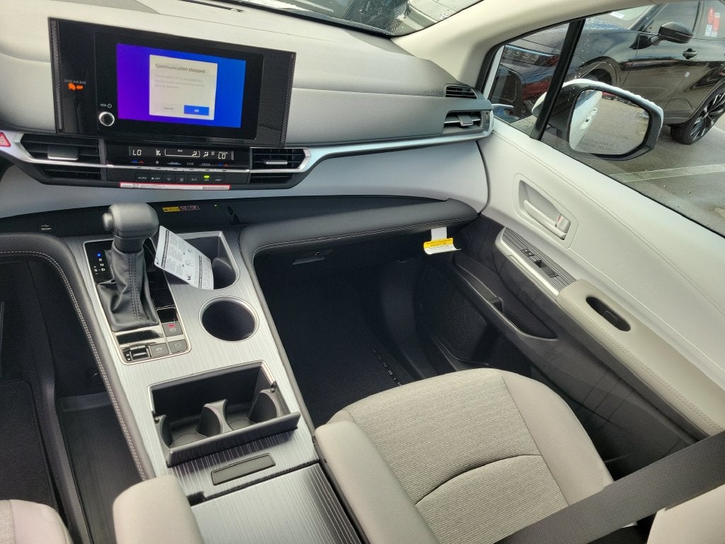 2026 Toyota Sienna LE 8 Passenger