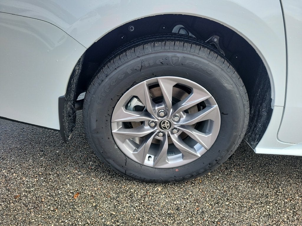 2026 Toyota Sienna LE 8 Passenger