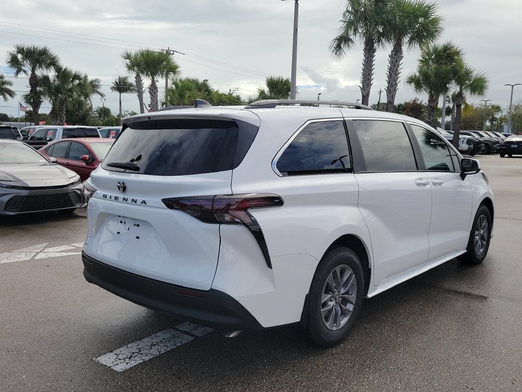 2026 Toyota Sienna LE 8 Passenger
