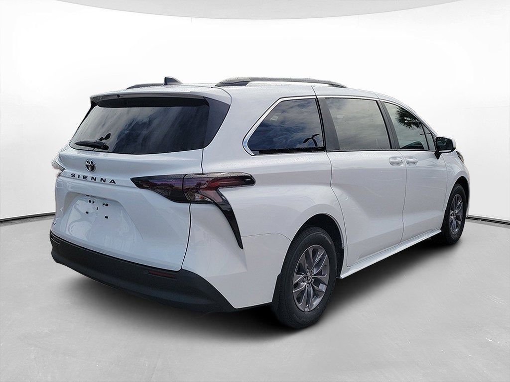2026 Toyota Sienna LE 8 Passenger