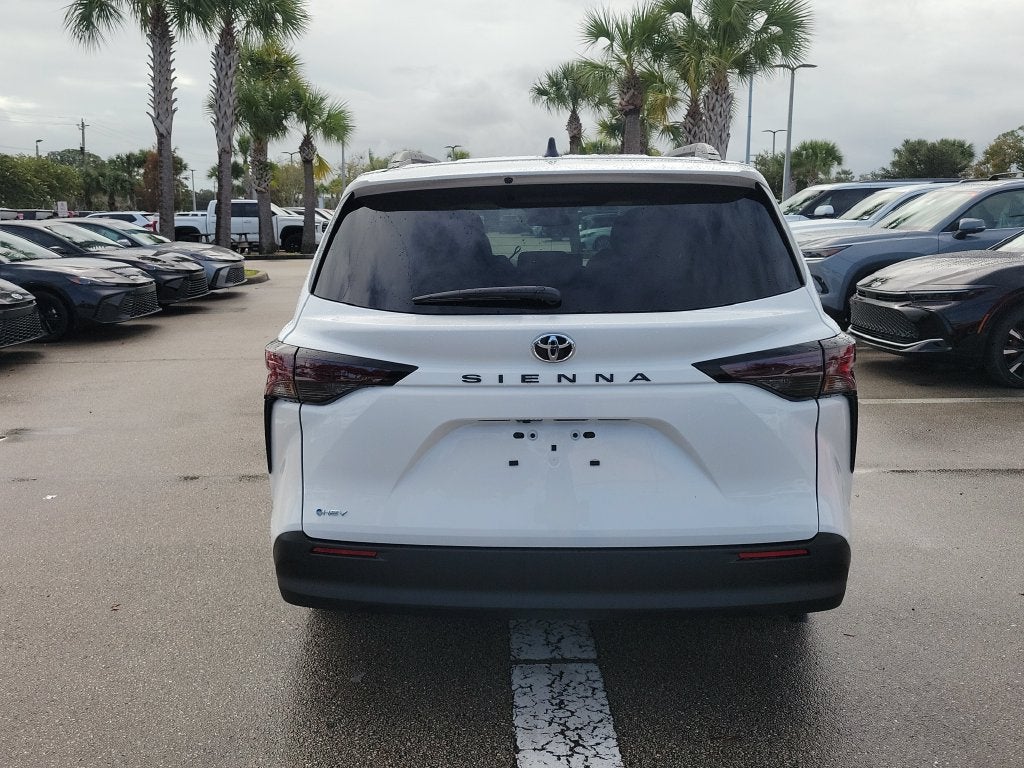 2026 Toyota Sienna LE 8 Passenger