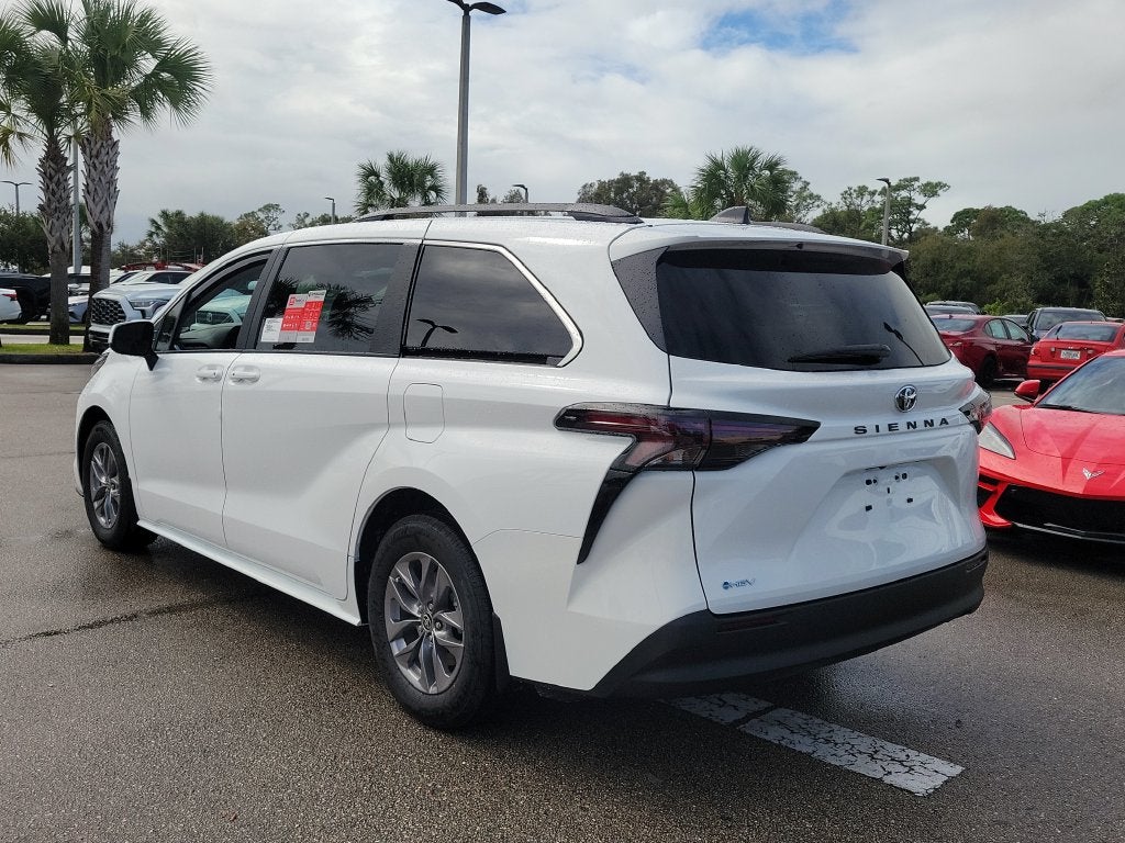 2026 Toyota Sienna LE 8 Passenger