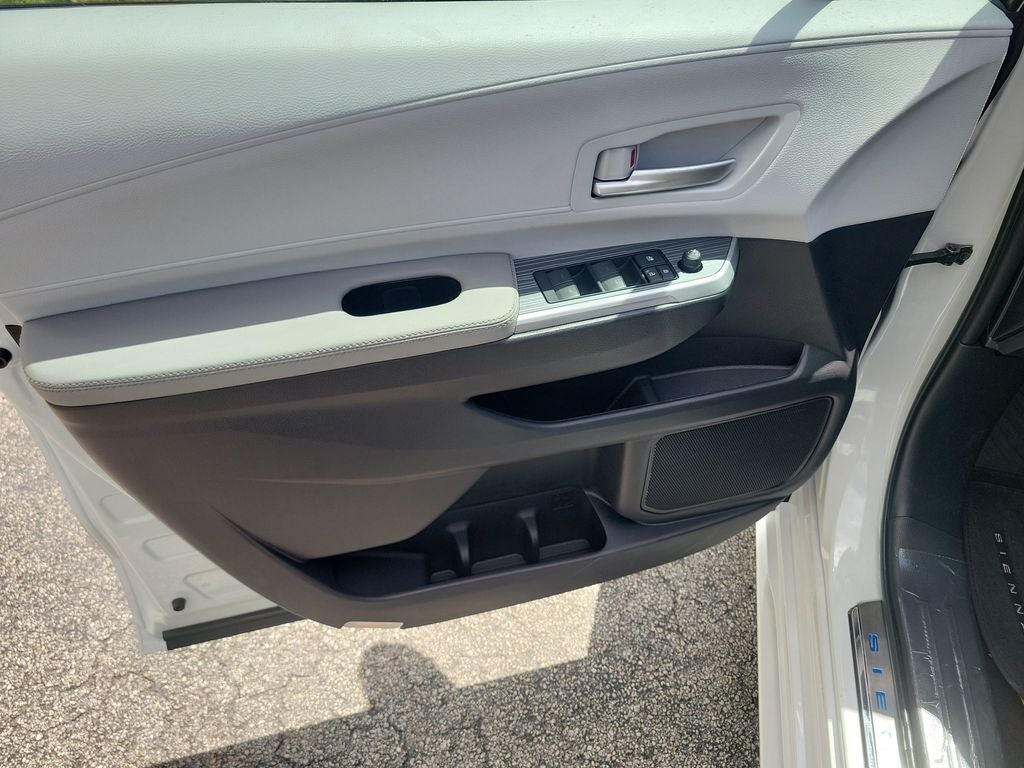 2026 Toyota Sienna XLE 8 Passenger