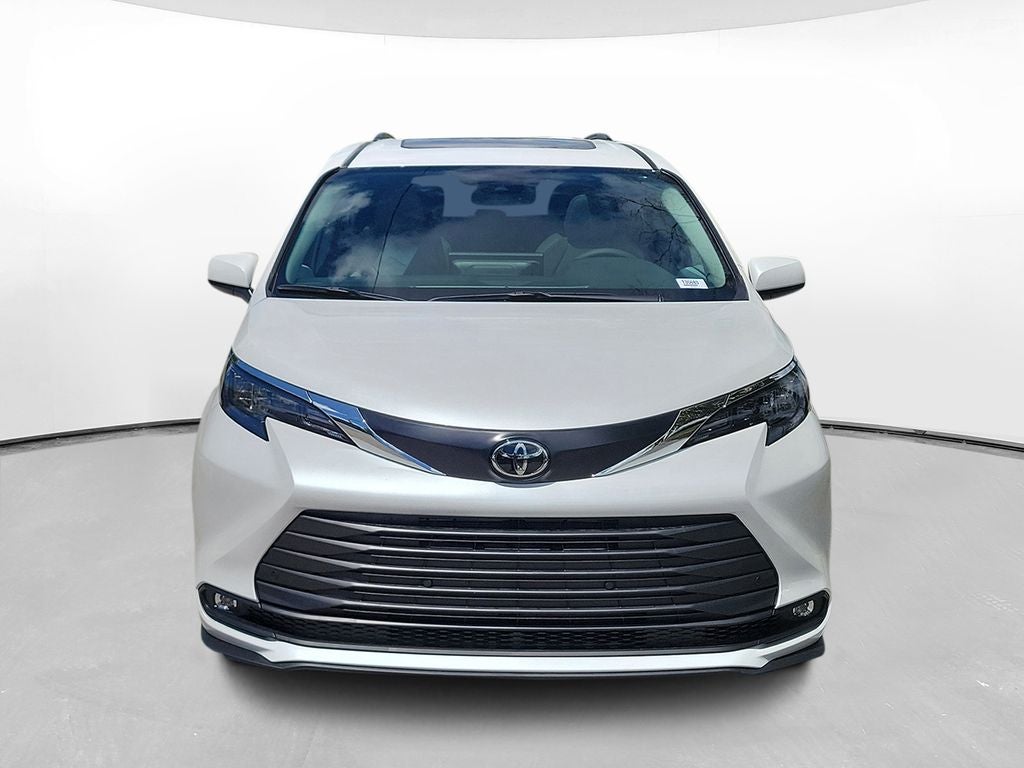 2026 Toyota Sienna XLE 8 Passenger