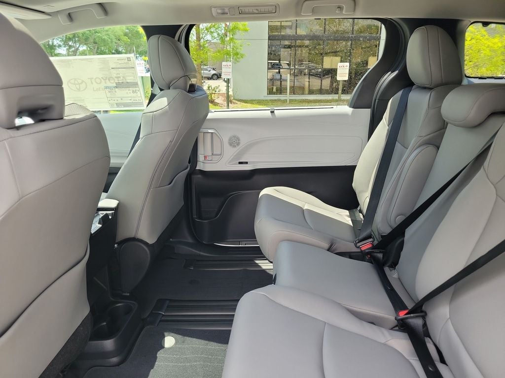 2026 Toyota Sienna XLE 8 Passenger