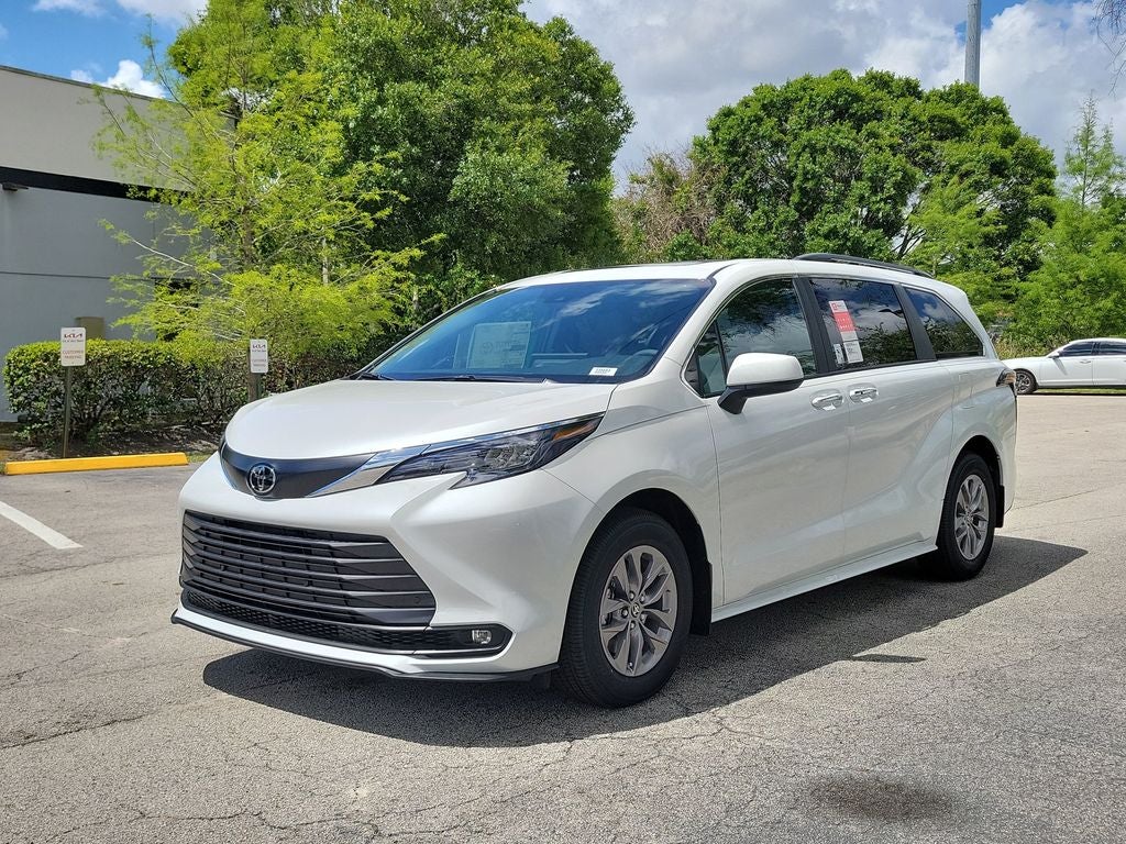 2026 Toyota Sienna XLE 8 Passenger
