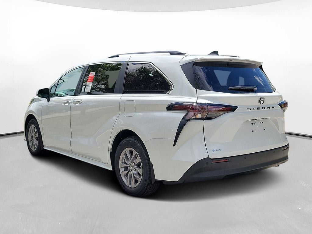 2026 Toyota Sienna XLE 8 Passenger