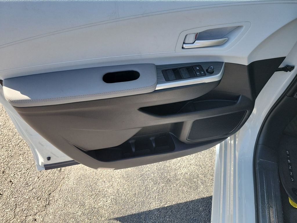 2026 Toyota Sienna XLE 8 Passenger