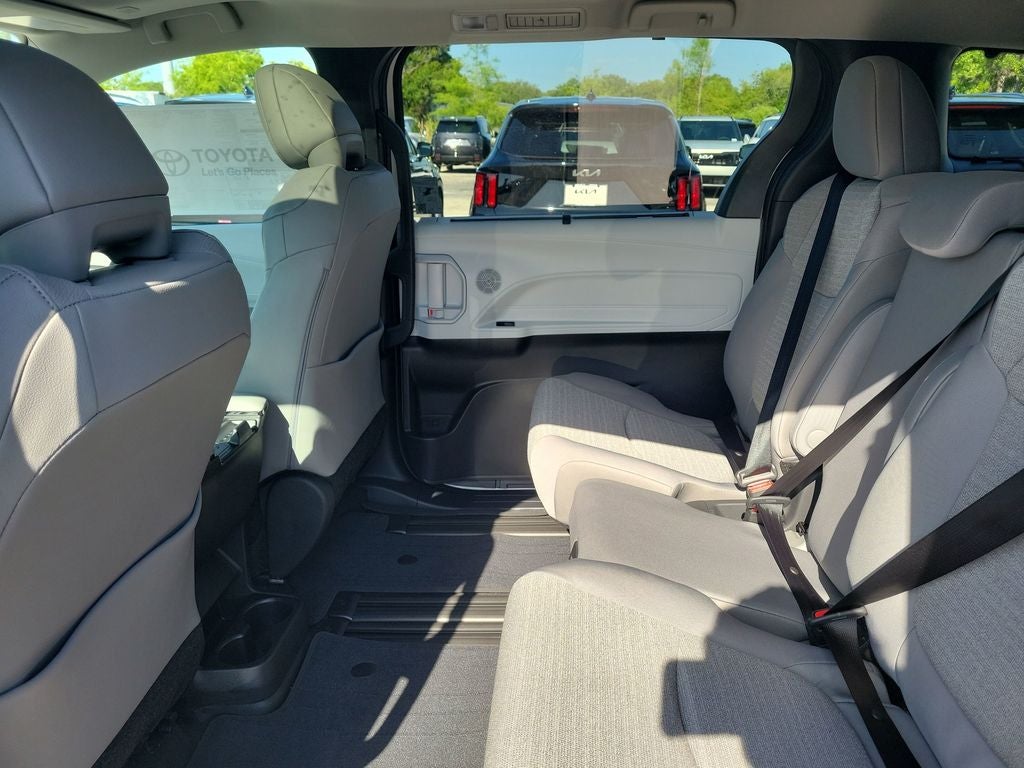 2026 Toyota Sienna XLE 8 Passenger