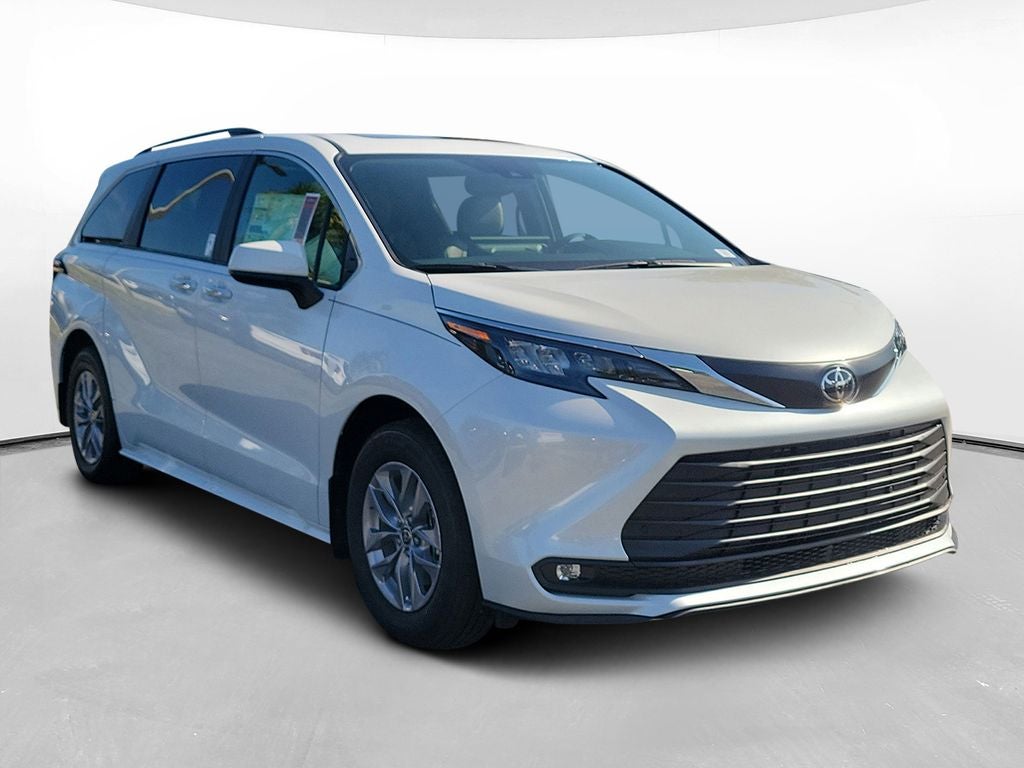 2026 Toyota Sienna XLE 8 Passenger
