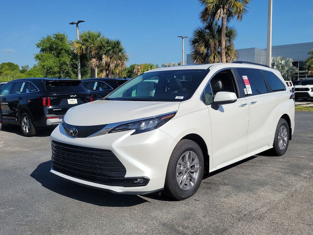 2026 Toyota Sienna XLE 8 Passenger