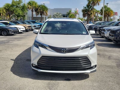 2026 Toyota Sienna XLE 8 Passenger
