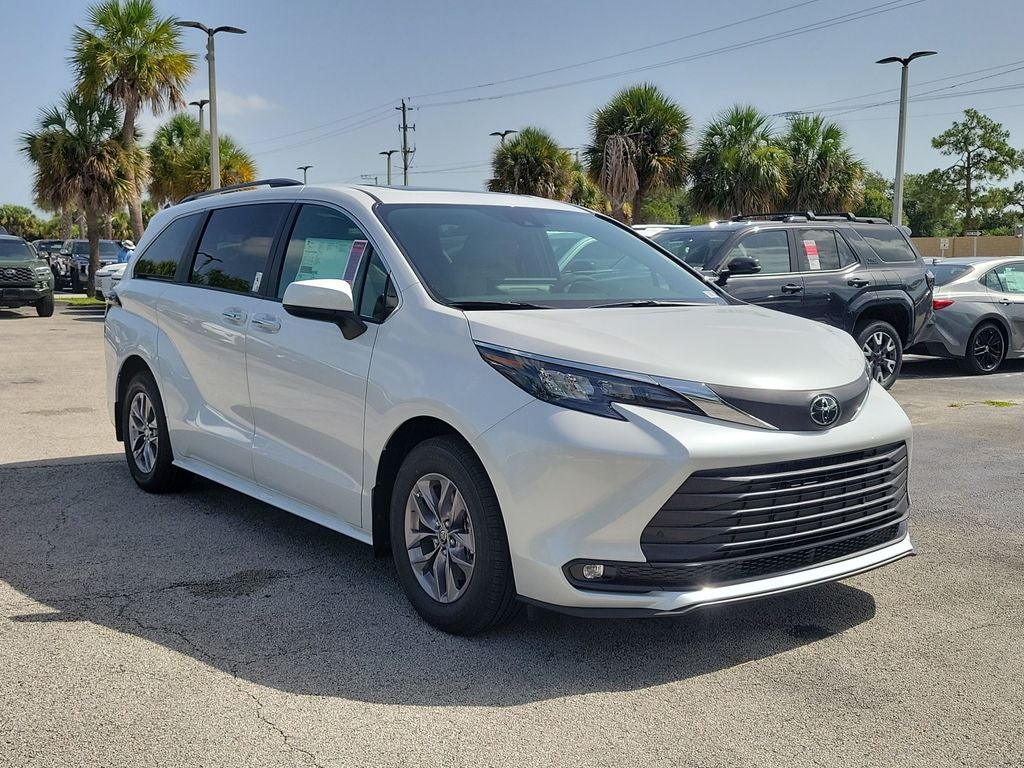 2026 Toyota Sienna XLE 8 Passenger