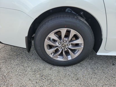 2026 Toyota Sienna XLE 8 Passenger