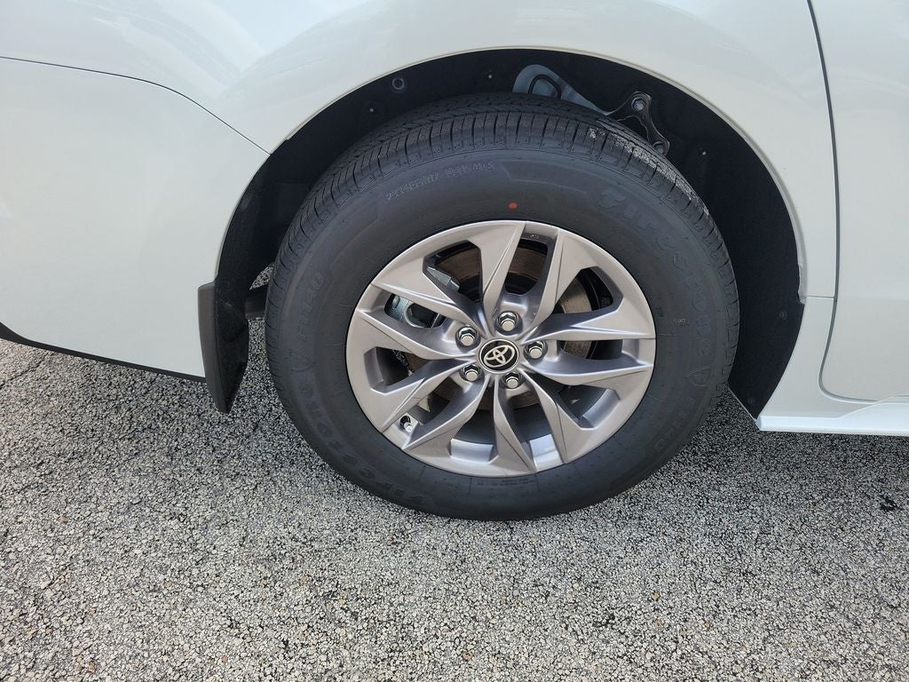 2026 Toyota Sienna XLE 8 Passenger