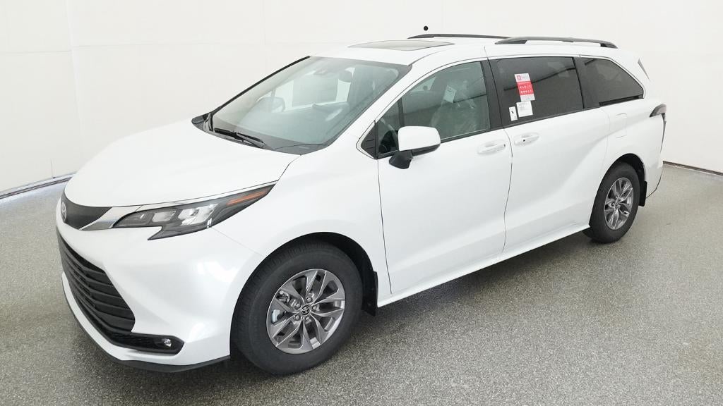 2026 Toyota Sienna XLE 8 Passenger