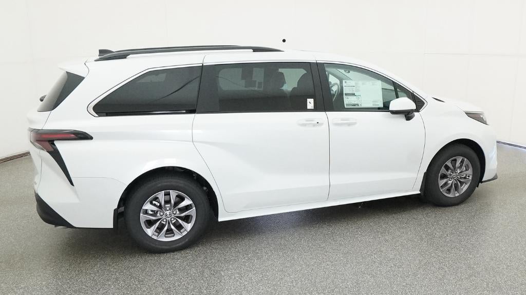 2026 Toyota Sienna XLE 8 Passenger