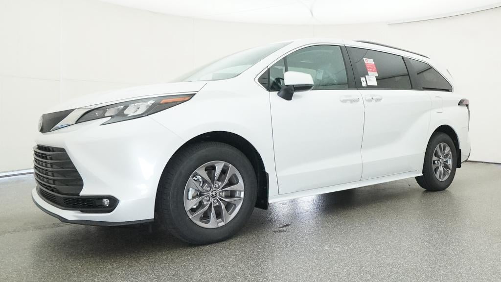 2026 Toyota Sienna XLE 8 Passenger