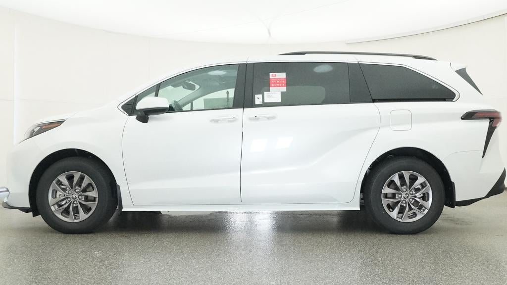 2026 Toyota Sienna XLE 8 Passenger