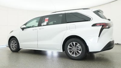 2026 Toyota Sienna XLE 8 Passenger