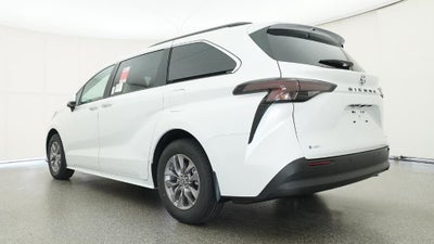 2026 Toyota Sienna XLE 8 Passenger