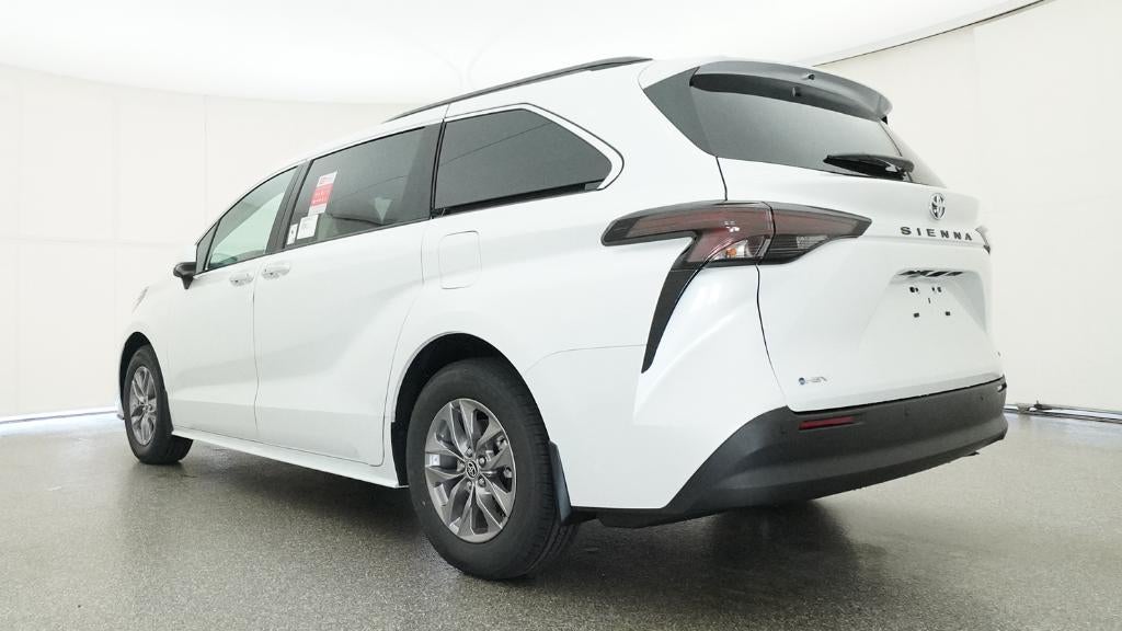 2026 Toyota Sienna XLE 8 Passenger