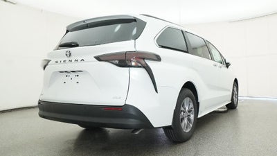 2026 Toyota Sienna XLE 8 Passenger