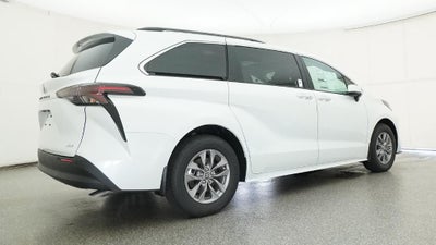 2026 Toyota Sienna XLE 8 Passenger