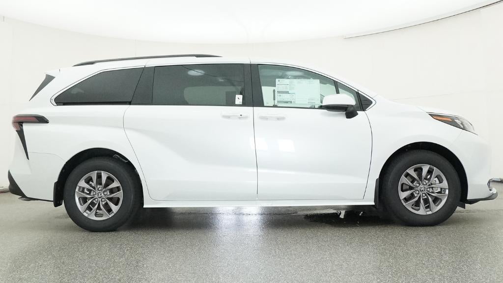 2026 Toyota Sienna XLE 8 Passenger