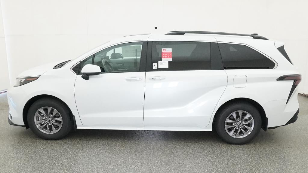 2026 Toyota Sienna XLE 8 Passenger