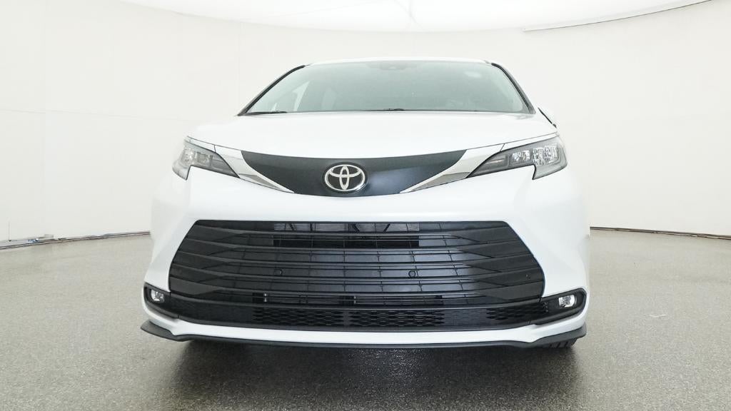2026 Toyota Sienna XLE 8 Passenger