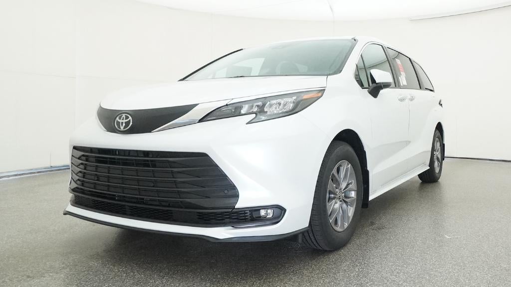 2026 Toyota Sienna XLE 8 Passenger