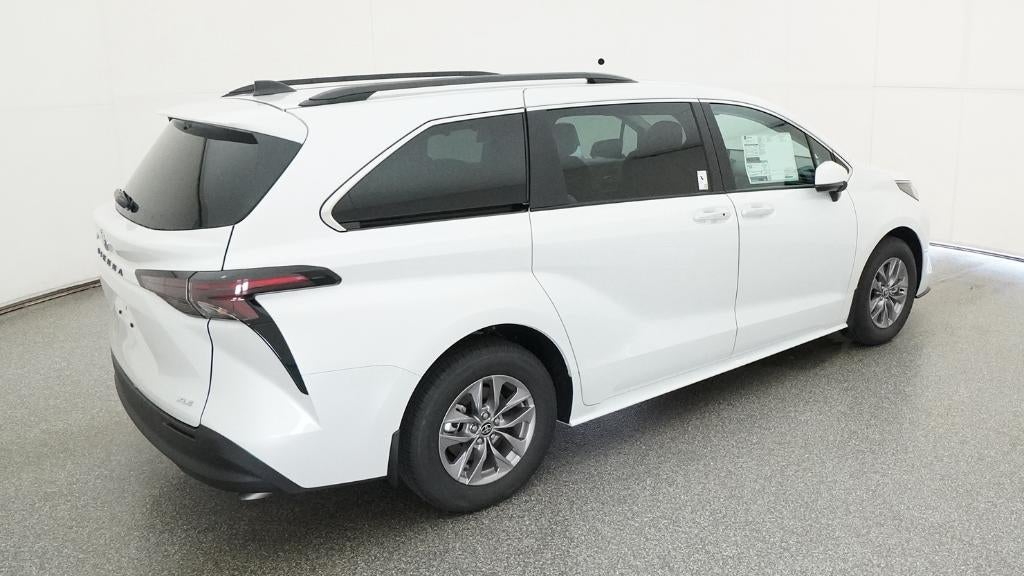 2026 Toyota Sienna XLE 8 Passenger