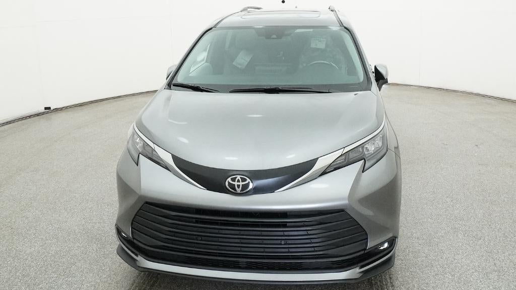 2026 Toyota Sienna XLE 8 Passenger