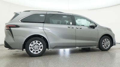 2026 Toyota Sienna XLE 8 Passenger