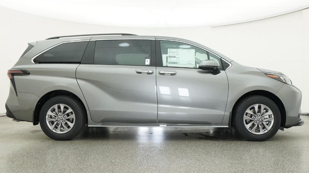 2026 Toyota Sienna XLE 8 Passenger