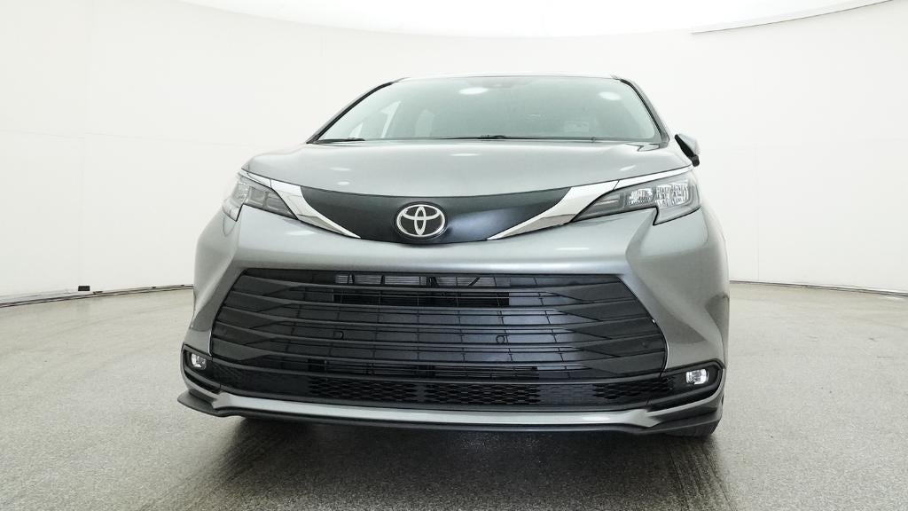 2026 Toyota Sienna XLE 8 Passenger