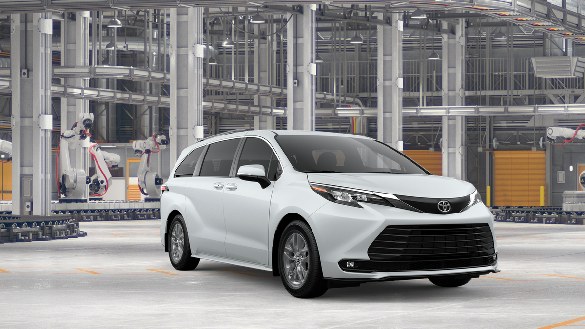 2026 Toyota Sienna XLE 8 Passenger