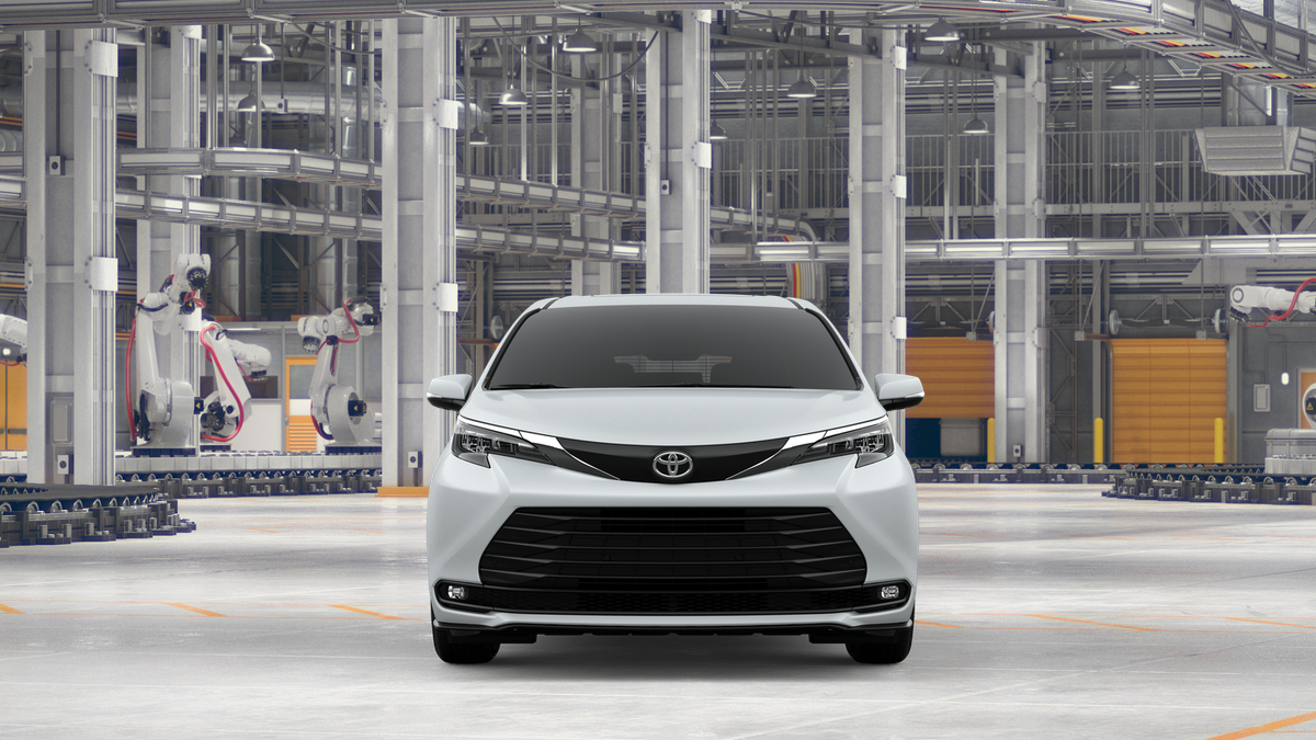 2026 Toyota Sienna XLE 8 Passenger