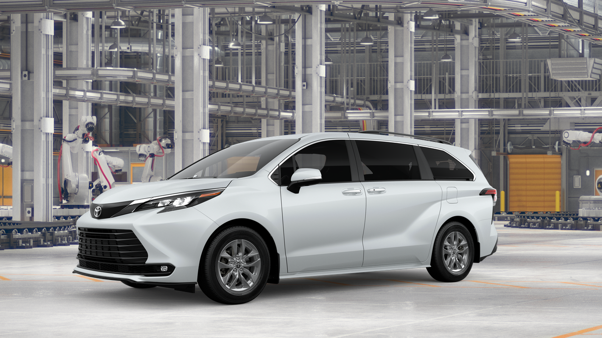 2026 Toyota Sienna XLE 8 Passenger