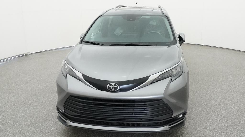 2026 Toyota Sienna XLE 8 Passenger