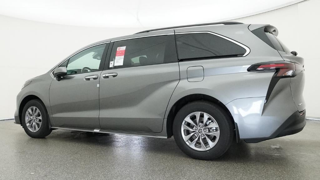 2026 Toyota Sienna XLE 8 Passenger
