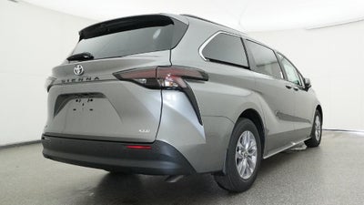 2026 Toyota Sienna XLE 8 Passenger