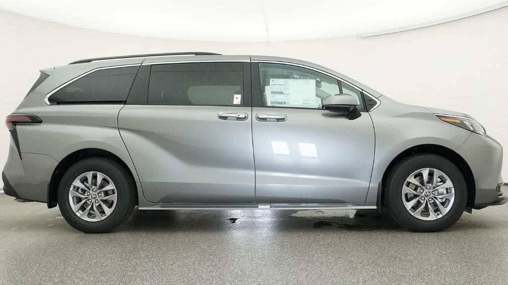 2026 Toyota Sienna XLE 8 Passenger