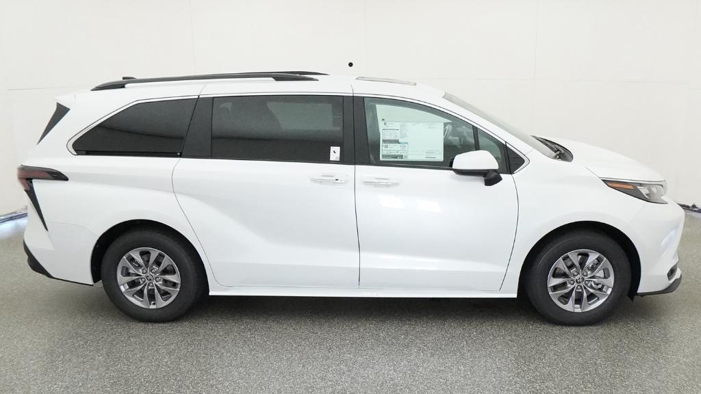 2026 Toyota Sienna XLE 8 Passenger