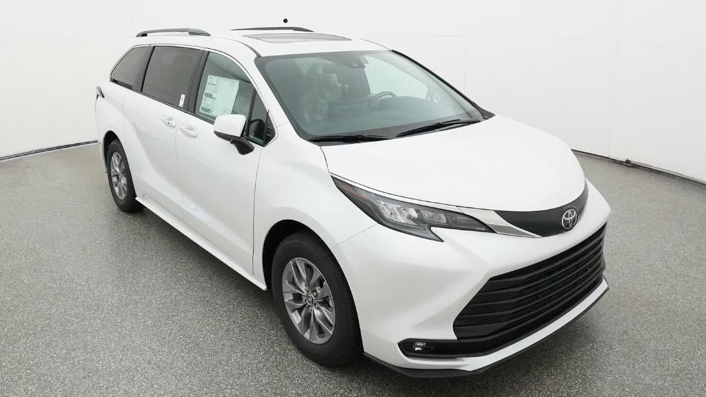 2026 Toyota Sienna XLE 8 Passenger