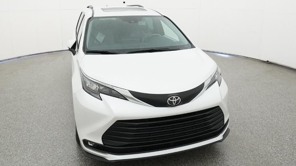 2026 Toyota Sienna XLE 8 Passenger