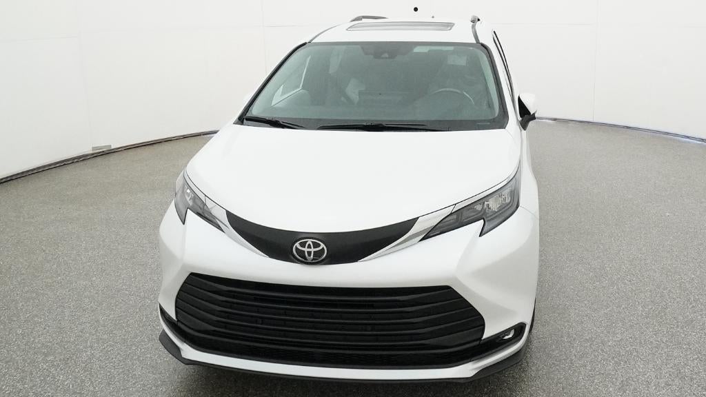 2026 Toyota Sienna XLE 8 Passenger