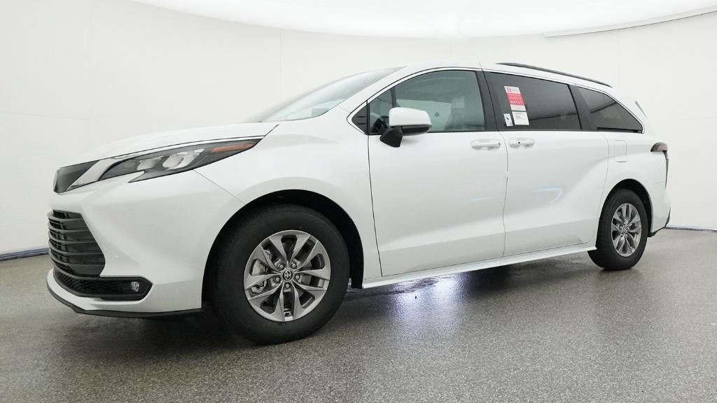 2026 Toyota Sienna XLE 8 Passenger