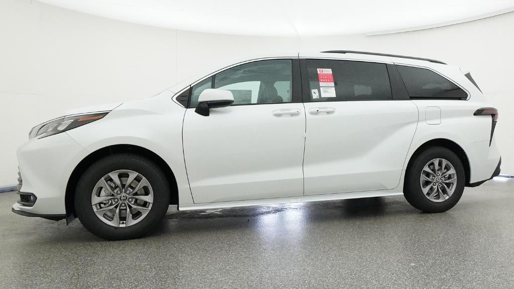 2026 Toyota Sienna XLE 8 Passenger